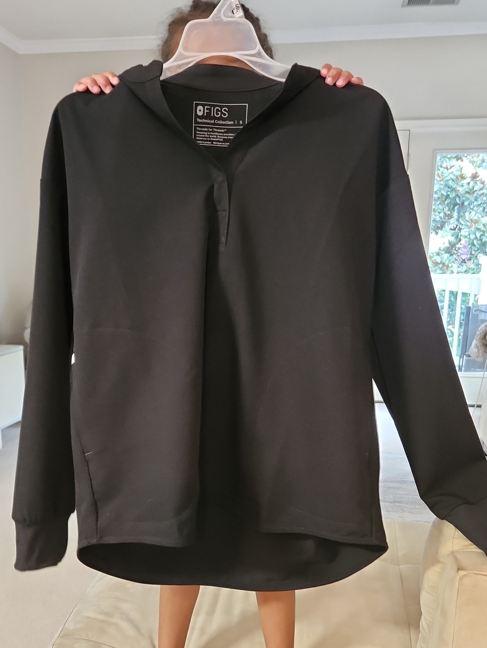 Figs Women's Black Scoop-Neck Pullover Sweater